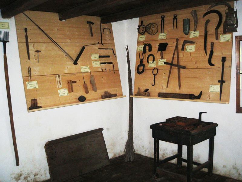 Tavolo da ciabattino.jpg